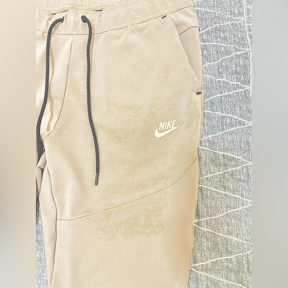 Sold - Picture 3 of 5